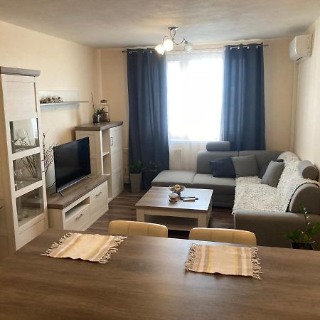 2 Rooms Apartment In Michalovce Eksteriør billede