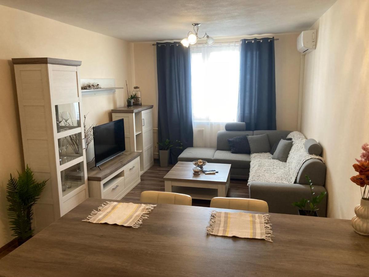 2 Rooms Apartment In Michalovce Eksteriør billede